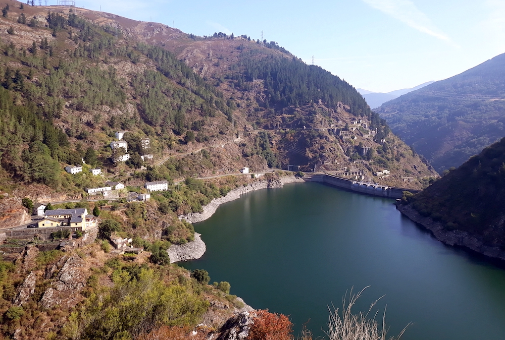La historia de Negueira de Muñiz, pueblo inundado por un embalse del franquismo