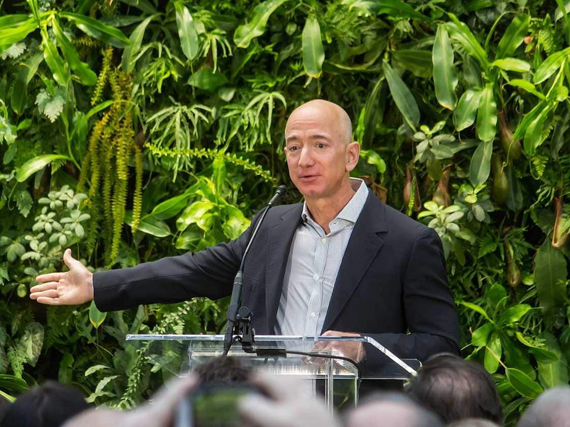 Jeff Bezos y la donación de doble filo