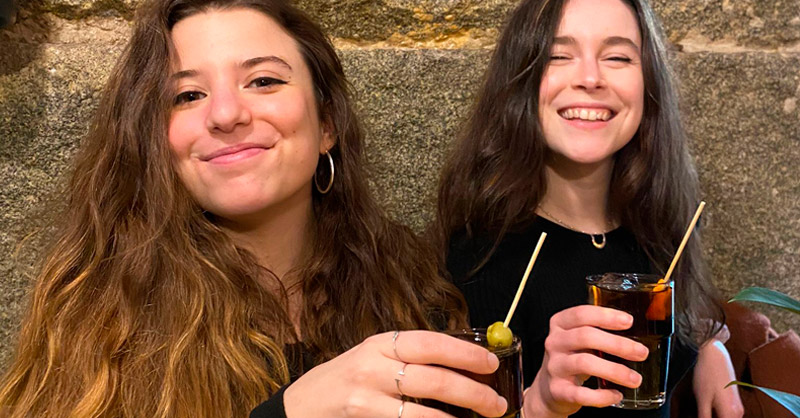 Climabar: los temas importantes se hablan en un bar con amigas