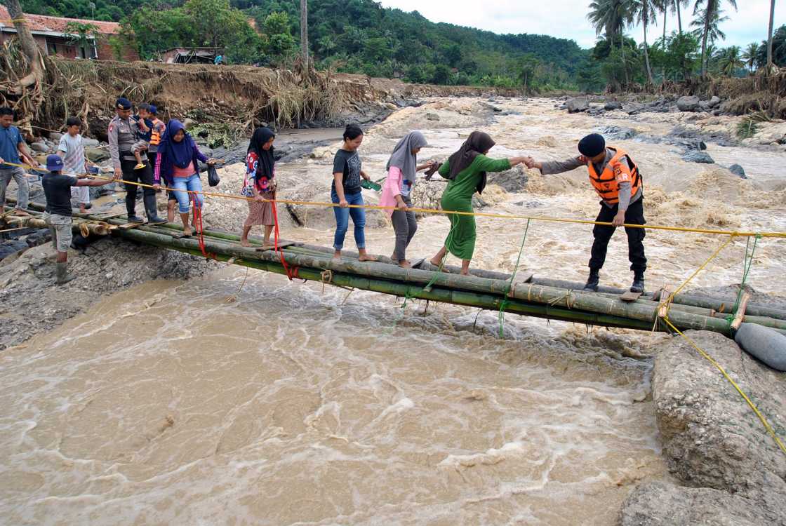 No es solo fuego y no es solo Australia: emergencia por inundaciones en Indonesia