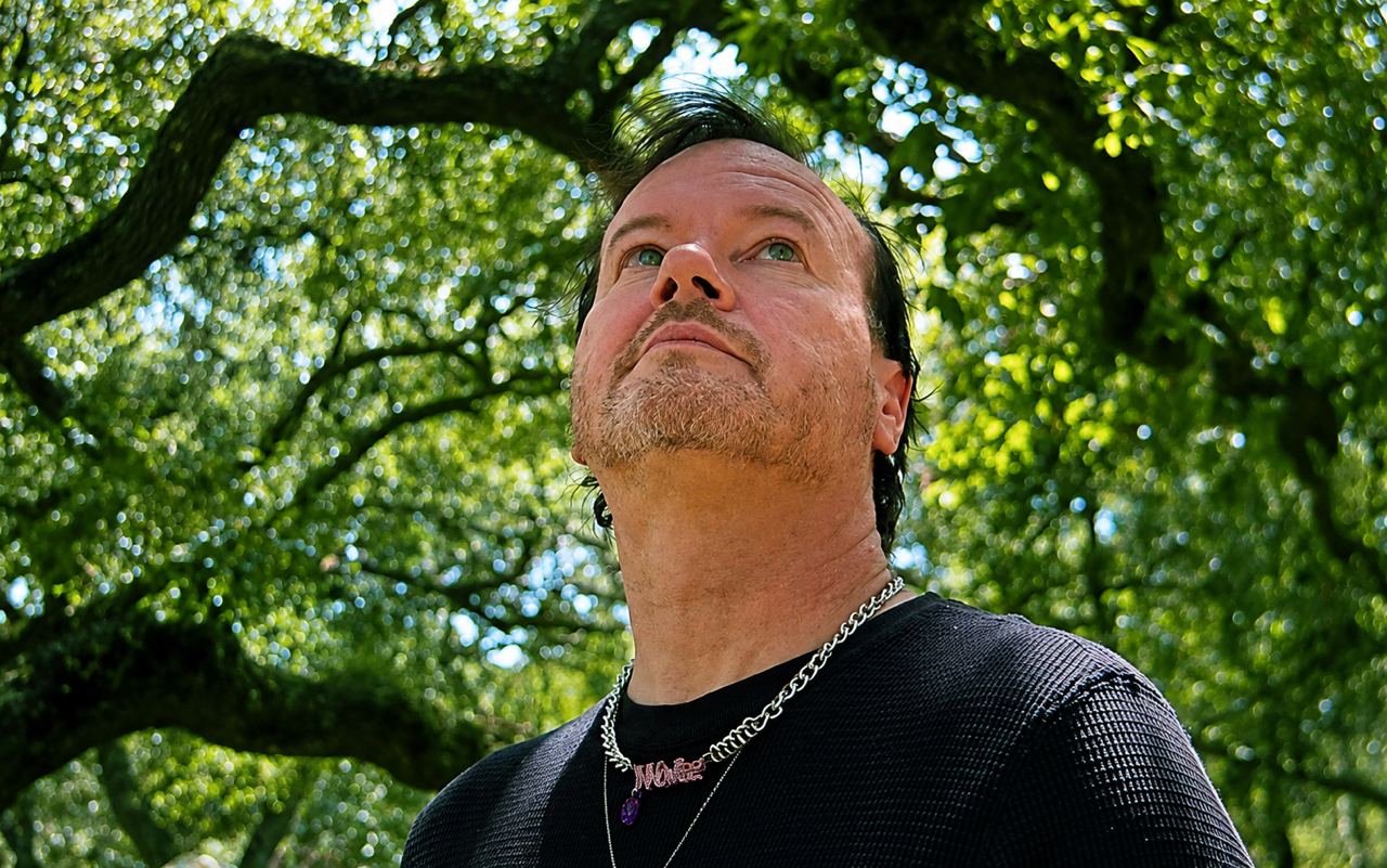 Timothy Morton: «El holismo ecológico es la lógica fascista aplicada a la naturaleza»