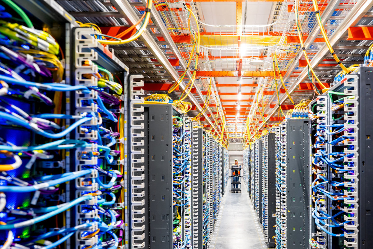 El nuevo número de ‘La Marea’ profundiza en el coste ecosocial de los centros de datos
