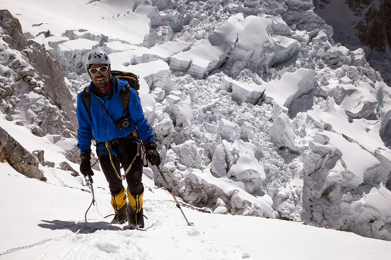 Luis Carcavilla, geólogo y alpinista: «Los procesos de colapso de glaciares están totalmente relacionados con el cambio climático»