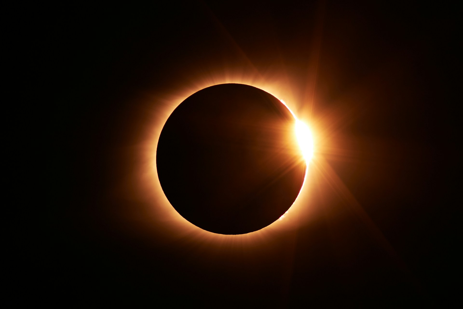 El primer eclipse total en más de un siglo llega en el verano más caluroso