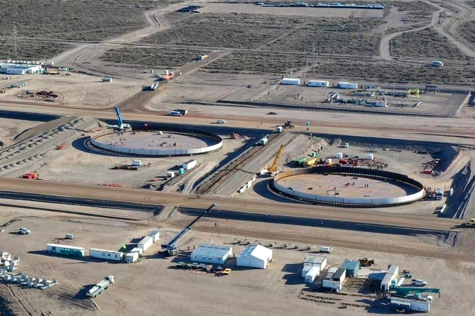 El viaje argentino de la arena: más petróleo a costa de un humedal